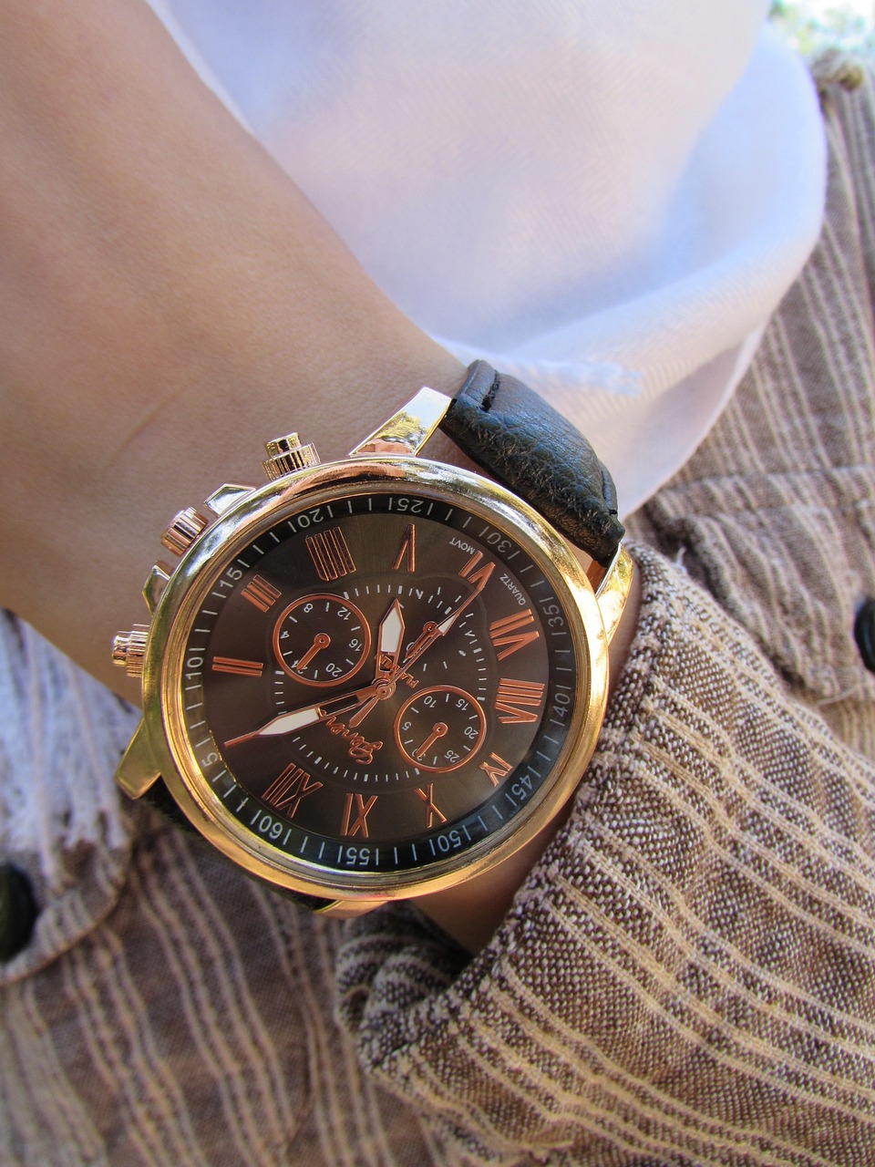 Montre Vintage UNIQUE Années 70 - Mécanique Manuel, 17 Rubis, Boîtier Tonneau Argenté, Pour Pièces