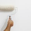 Le guide pour appliquer une peinture satinée sans traces de rouleau