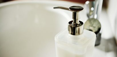 découvrez comment installer un évier d'angle facilement grâce à notre guide étape par étape pour une cuisine fonctionnelle et optimisée.