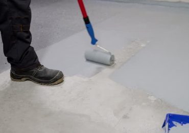 Faut-il vernir ou cirer son sol en béton ?