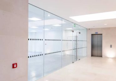 Cloison vitrée amovible pour location