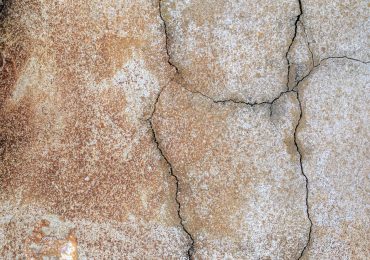 Comment réparer une fissure dans un sol en béton ?