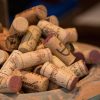 Le droit de bouchon : négocier l’alcool avec votre traiteur mariage