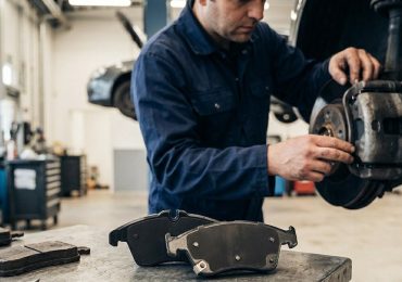 Pourquoi vos plaquettes de frein s’usent plus vite d’un côté que de l’autre
