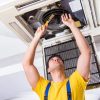 Faire une recharge gaz soi-même sur un système de climatisation : illégal et dangereux