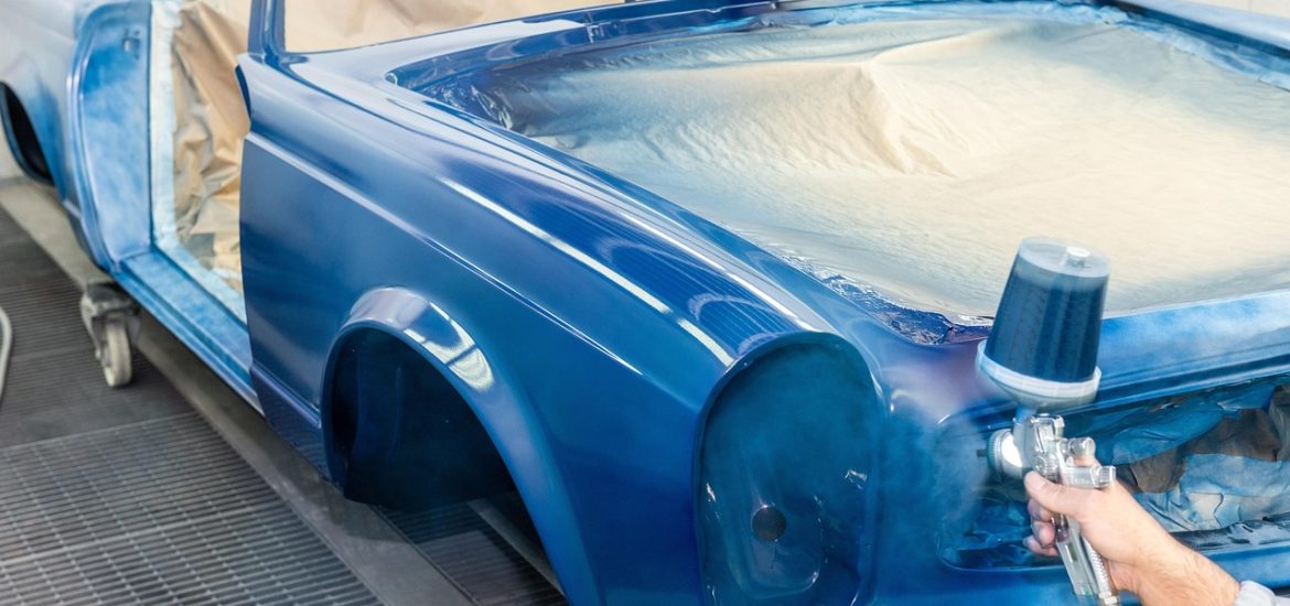 Peinture auto en bombe vs pistolet : quelle solution pour les petites réparations ?