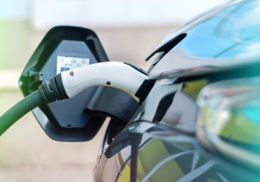 Câble de recharge spiralé ou droit : avantages et inconvénients