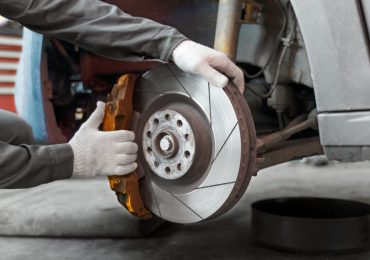 Changer uniquement les plaquettes sans les disques : est-ce risqué