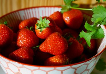 Manger des fraises en janvier : l&rsquo;erreur que le calendrier des fruits interdit