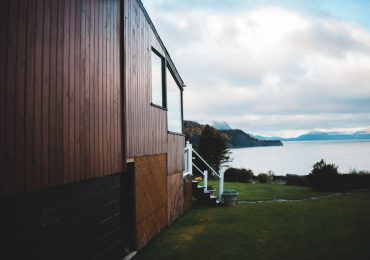 Bardage : Fixation inox obligatoire pour le Red Cedar