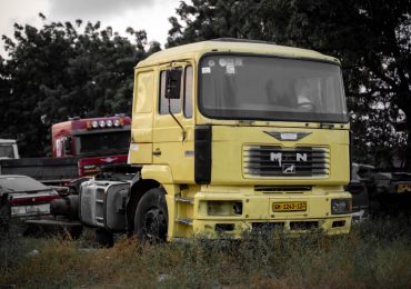 Tracteur poids lourd 8×4 : la puissance pour tirer 100 tonnes
