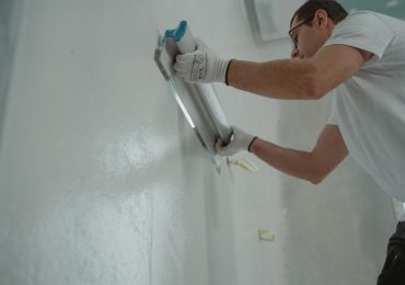 Peut-on laisser l&rsquo;enduit de base nu pendant l&rsquo;hiver ?