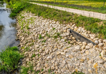 Les réglementations à respecter avant d&rsquo;entamer un enrochement de talus