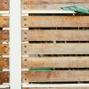 Préparer le bois avant le saturateur : nettoyage et brossage