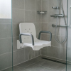 Salle de bain : siège de douche ergonomique avec accoudoirs